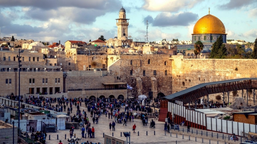 Израел пусна малки туристически групи. От България засега не